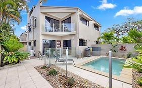 'Bay View' With Pool And Rooftop Entertaining Area